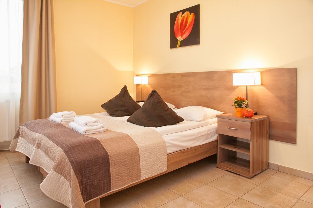 Planeta Hotel Мєлно Екстер'єр фото