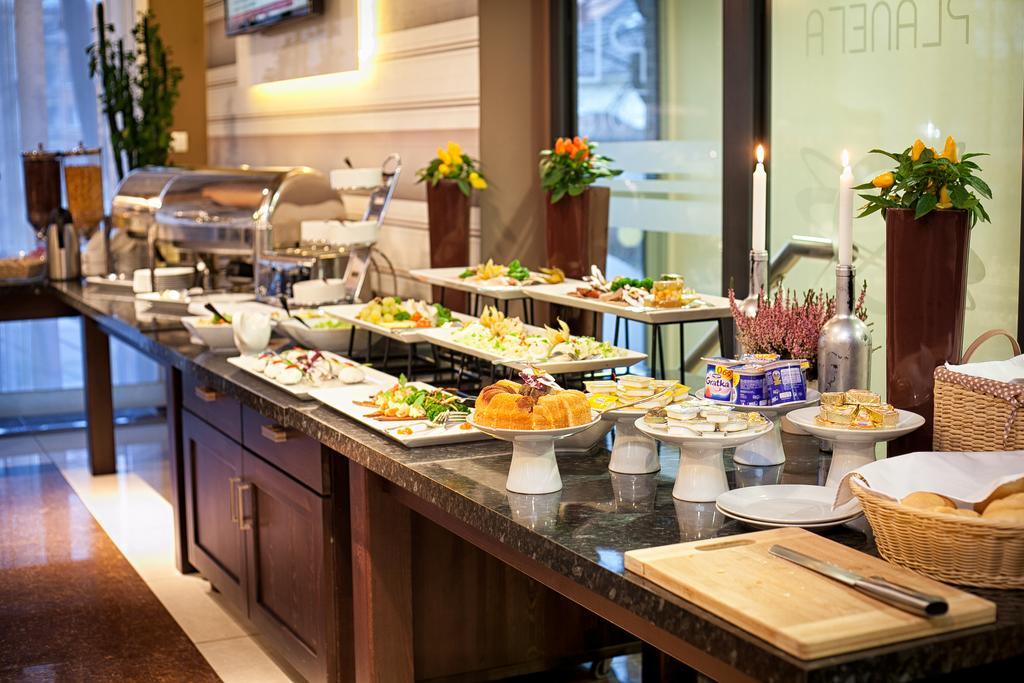 Planeta Hotel Мєлно Екстер'єр фото