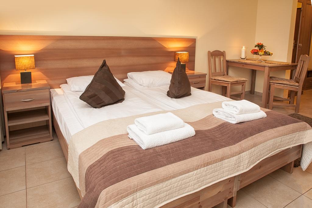 Planeta Hotel Мєлно Екстер'єр фото