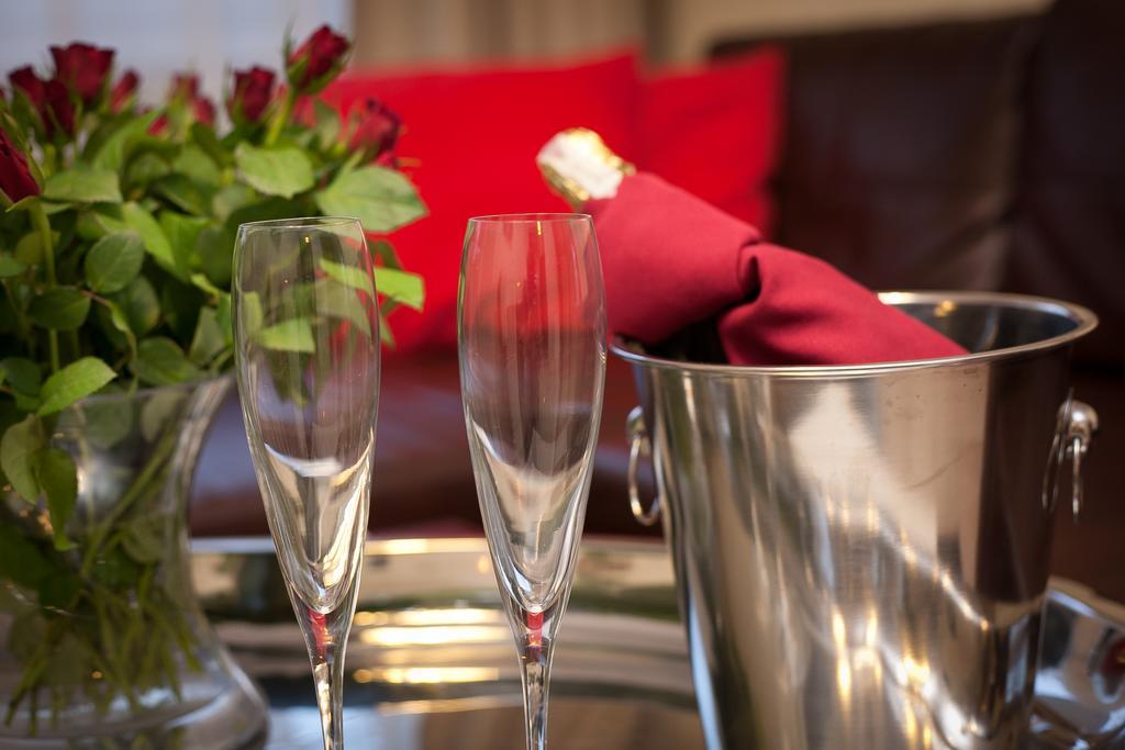 Planeta Hotel Мєлно Екстер'єр фото