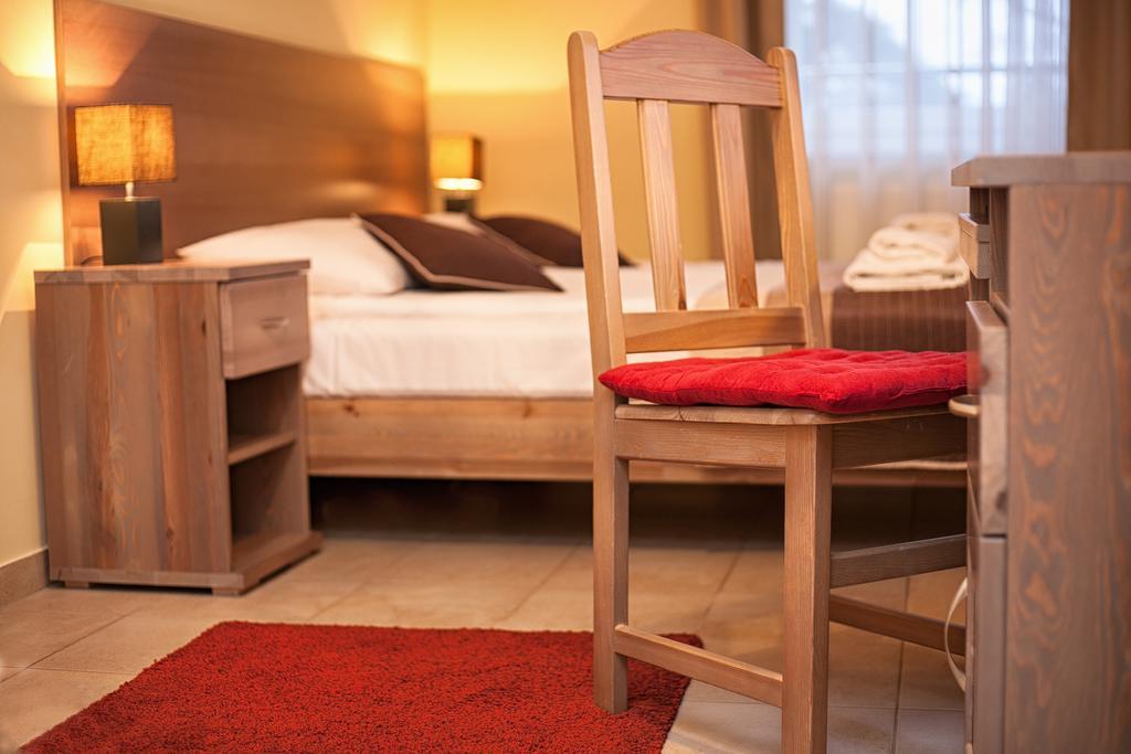Planeta Hotel Мєлно Екстер'єр фото